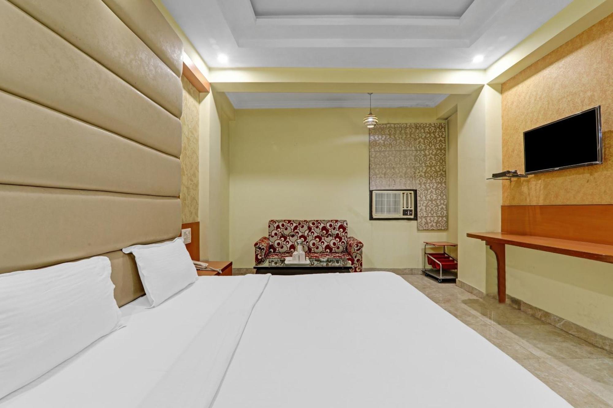 Super Capital O Townhouse Govinda Royal Hotel Kanpur Ngoại thất bức ảnh