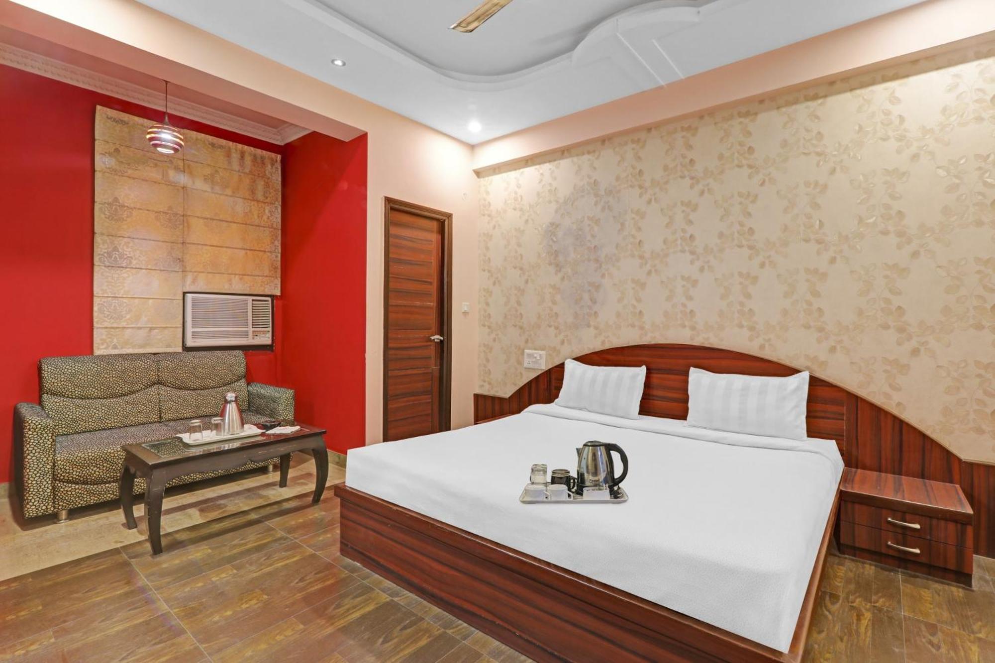Super Capital O Townhouse Govinda Royal Hotel Kanpur Ngoại thất bức ảnh