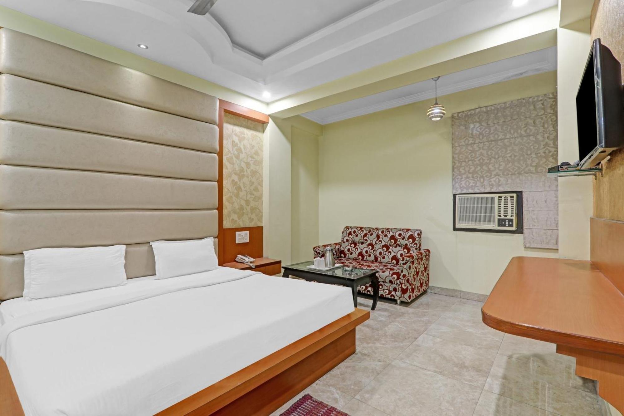Super Capital O Townhouse Govinda Royal Hotel Kanpur Ngoại thất bức ảnh