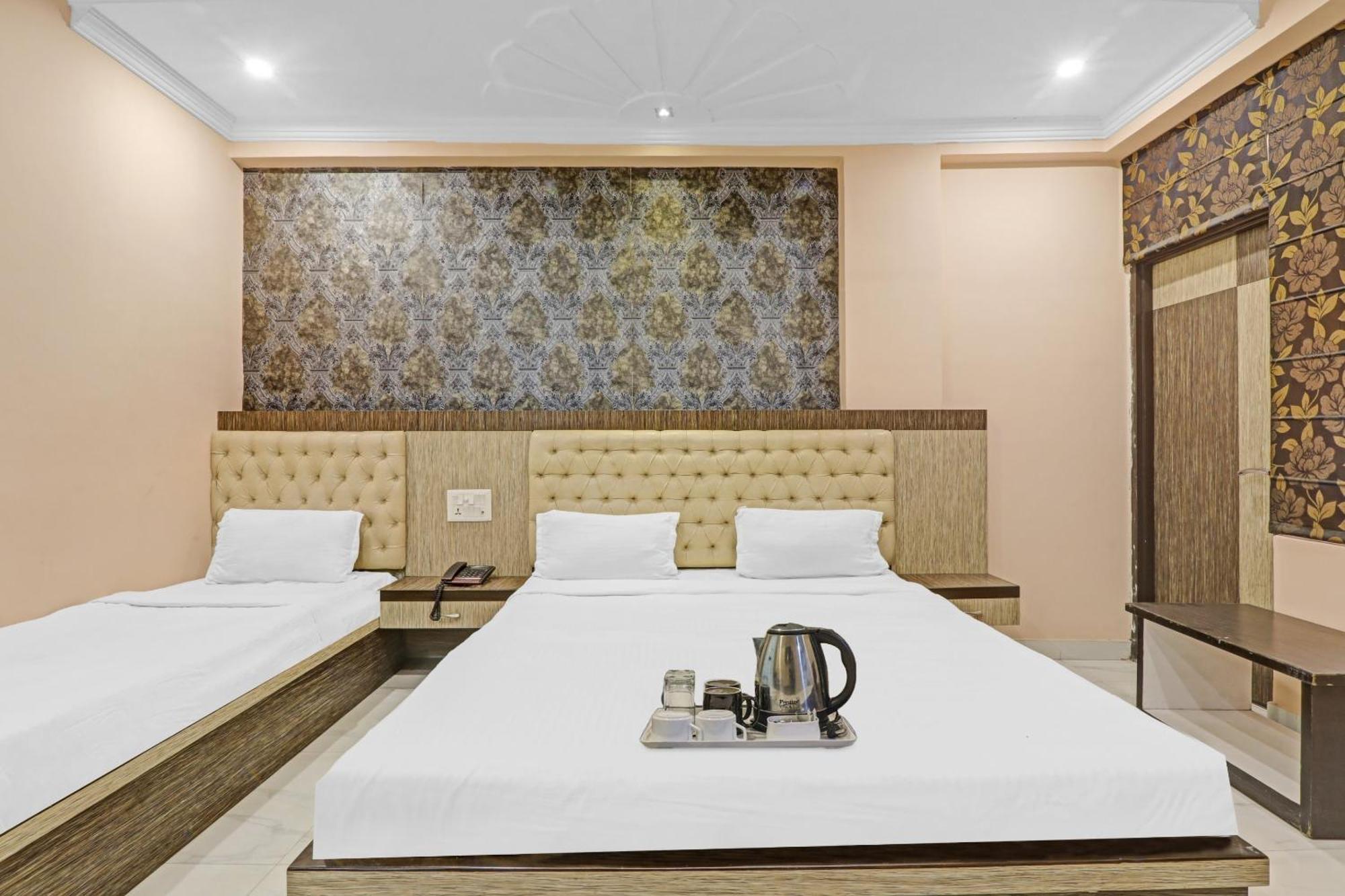 Super Capital O Townhouse Govinda Royal Hotel Kanpur Ngoại thất bức ảnh