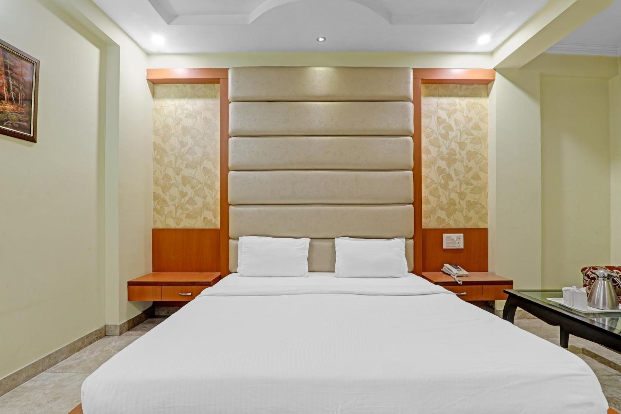 Super Capital O Townhouse Govinda Royal Hotel Kanpur Ngoại thất bức ảnh