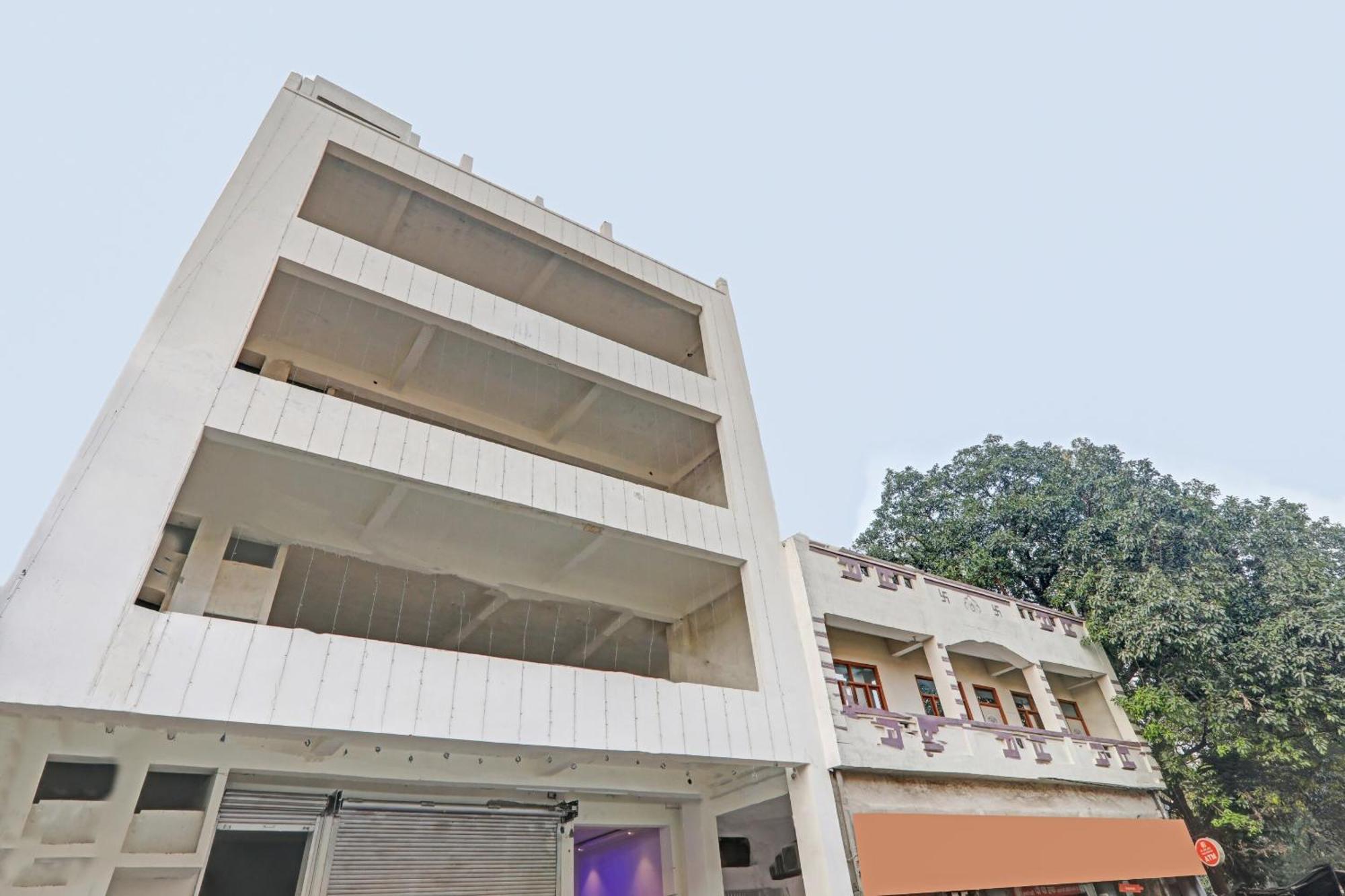 Super Capital O Townhouse Govinda Royal Hotel Kanpur Ngoại thất bức ảnh