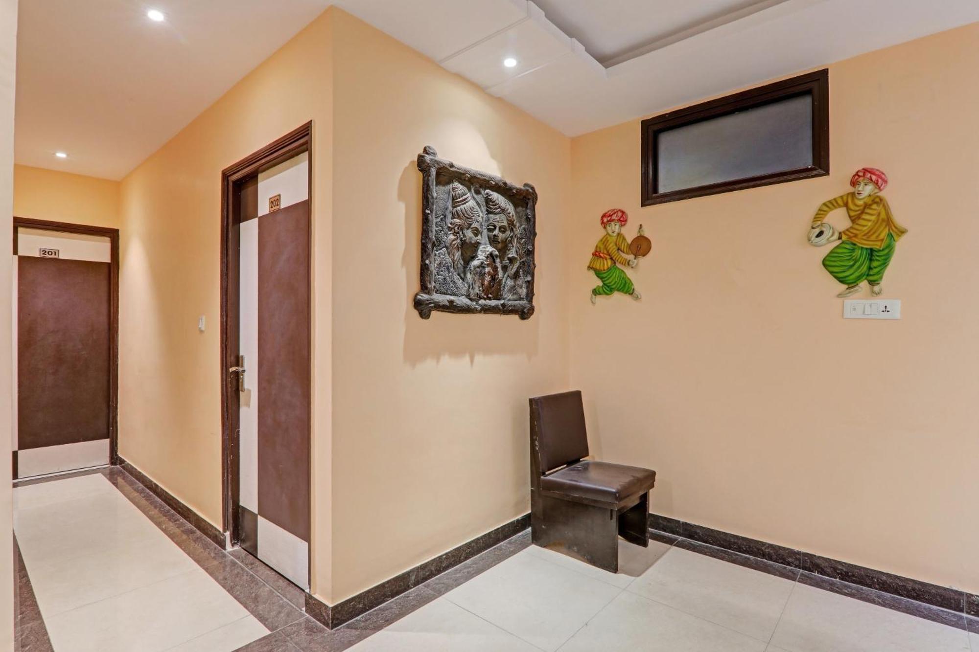 Super Capital O Townhouse Govinda Royal Hotel Kanpur Ngoại thất bức ảnh