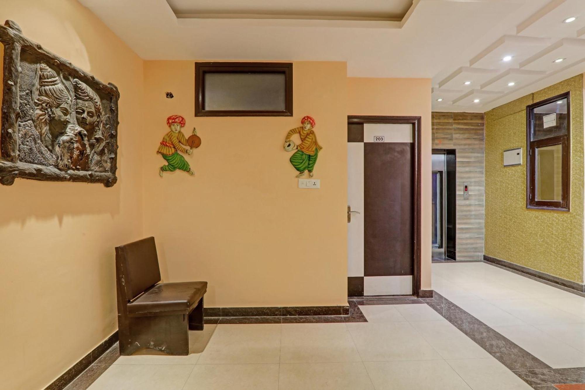 Super Capital O Townhouse Govinda Royal Hotel Kanpur Ngoại thất bức ảnh