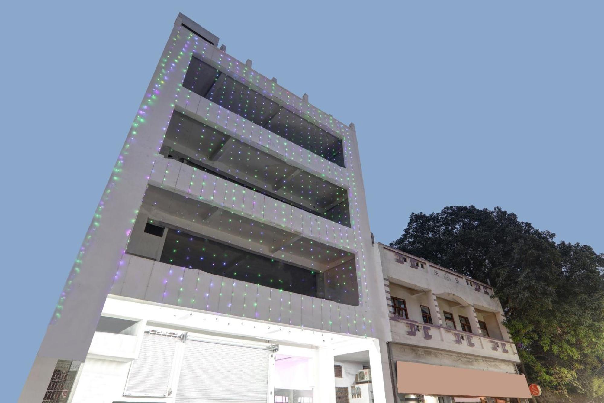 Super Capital O Townhouse Govinda Royal Hotel Kanpur Ngoại thất bức ảnh