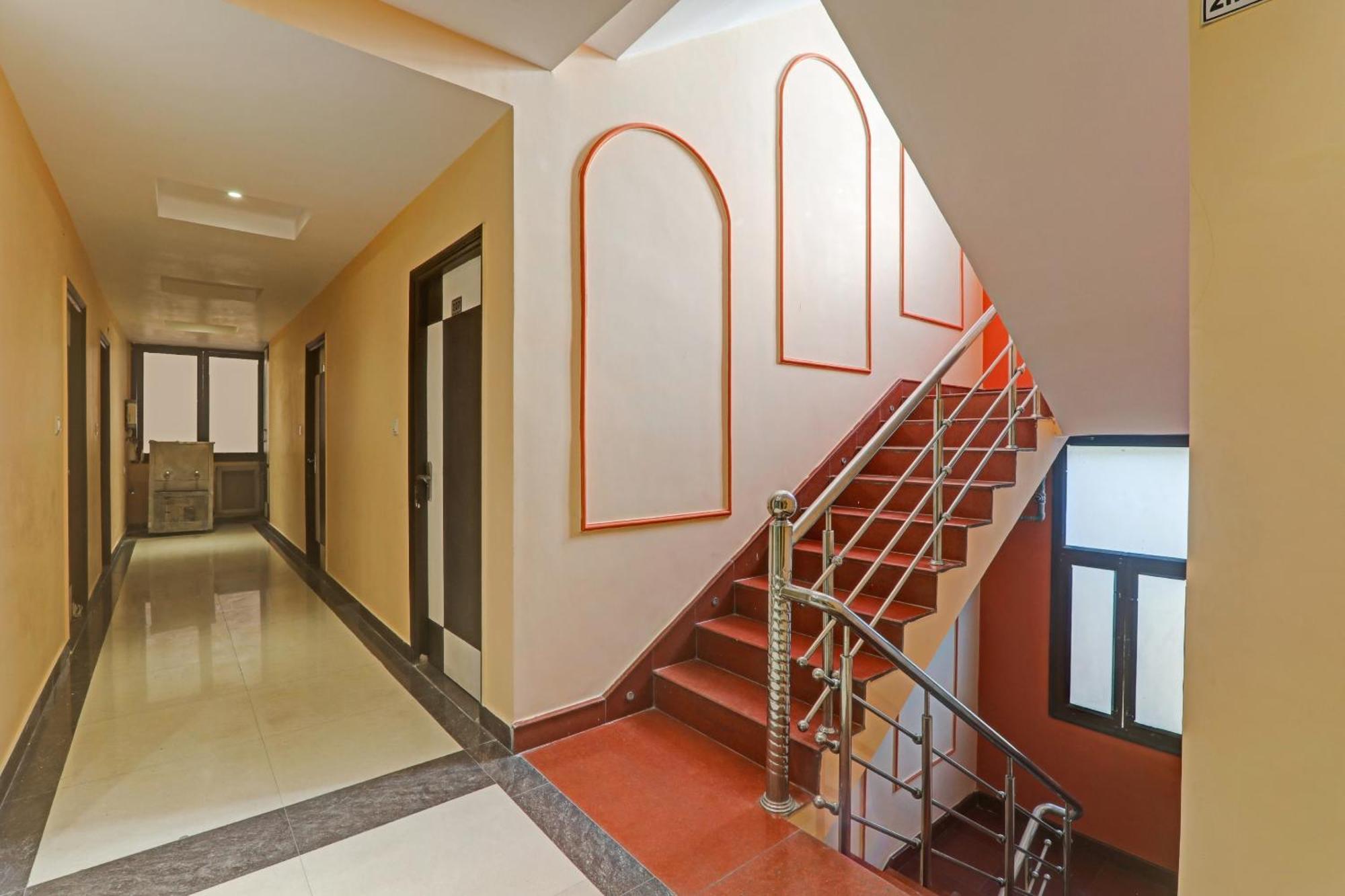 Super Capital O Townhouse Govinda Royal Hotel Kanpur Ngoại thất bức ảnh