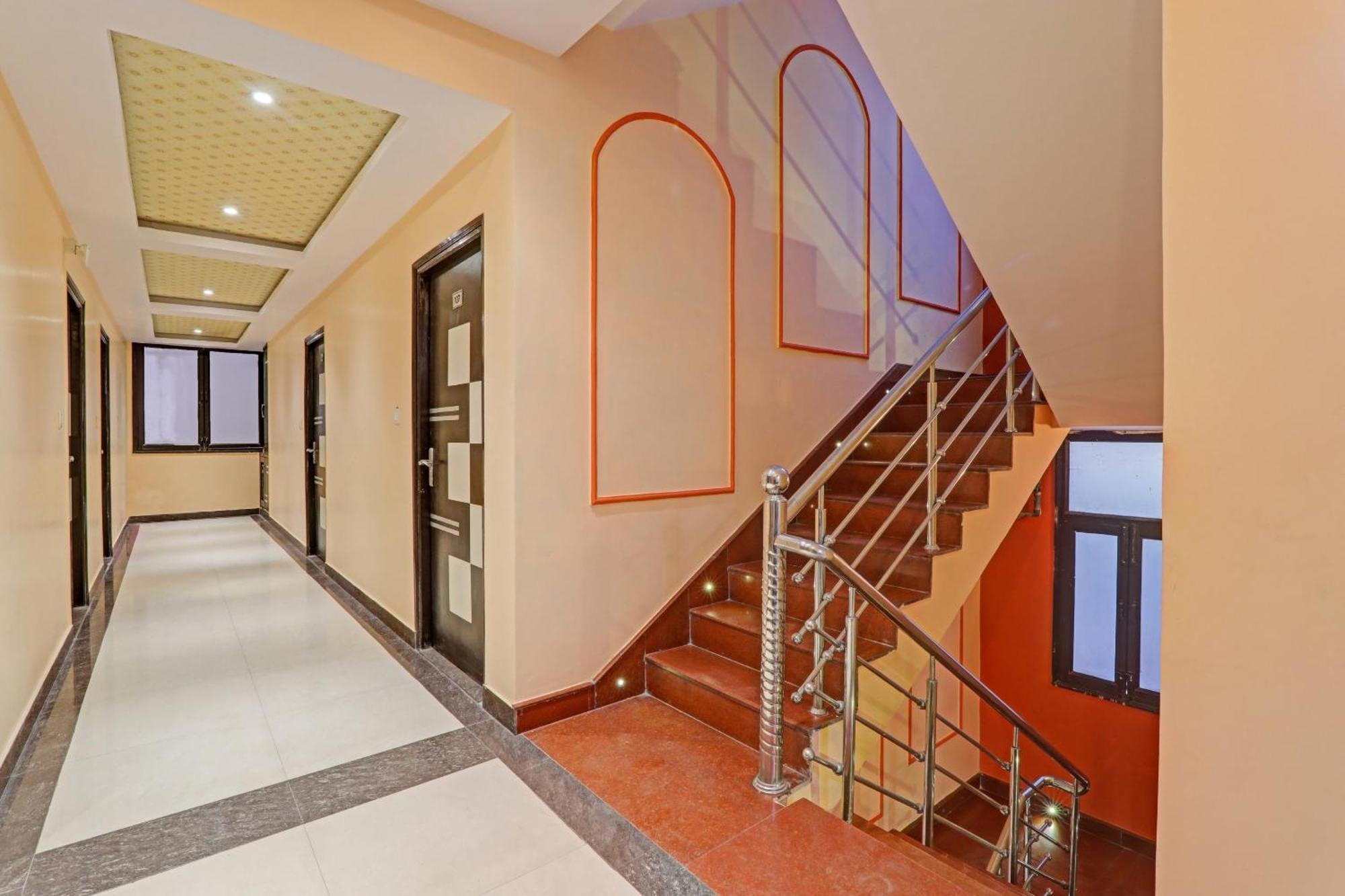 Super Capital O Townhouse Govinda Royal Hotel Kanpur Ngoại thất bức ảnh