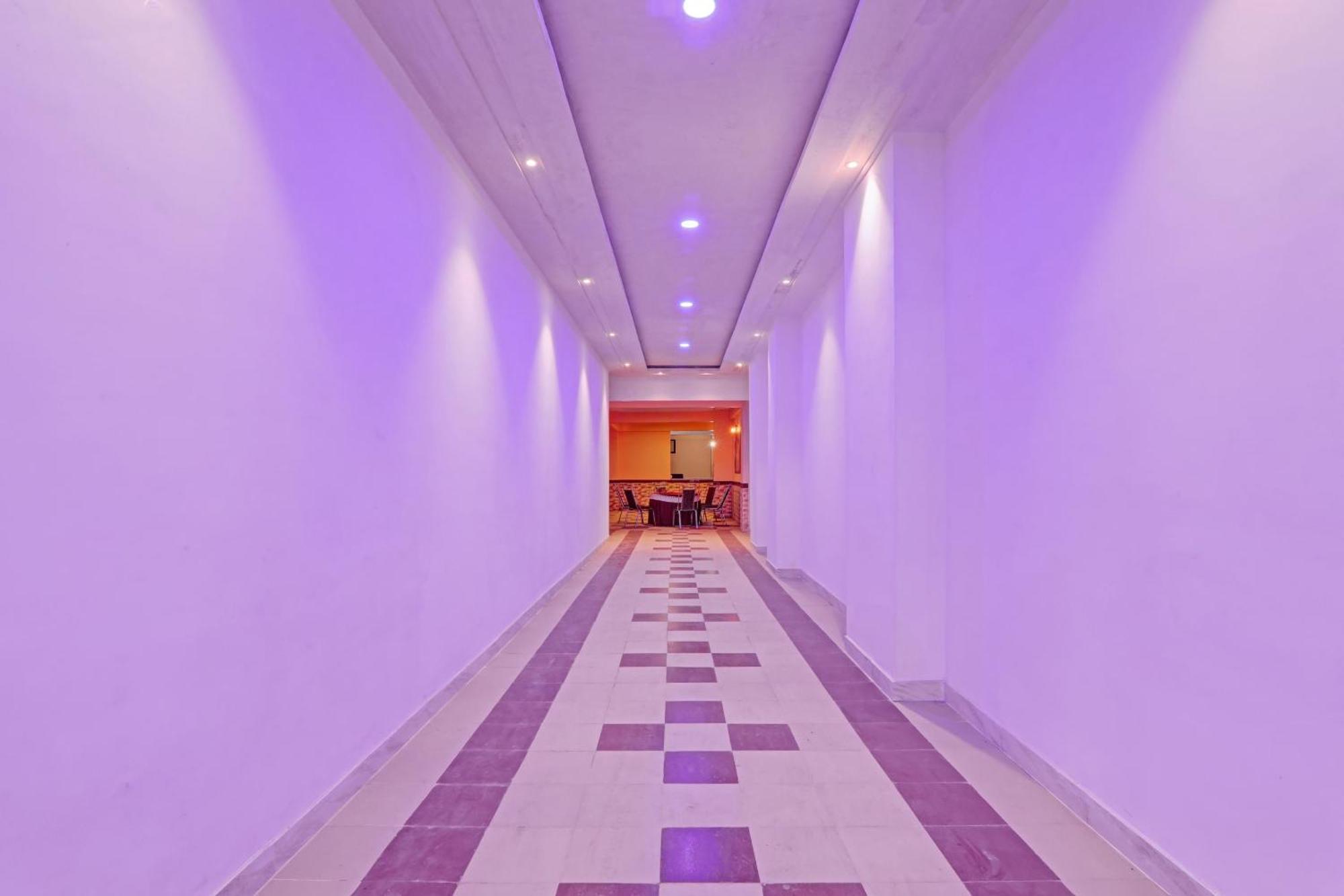 Super Capital O Townhouse Govinda Royal Hotel Kanpur Ngoại thất bức ảnh