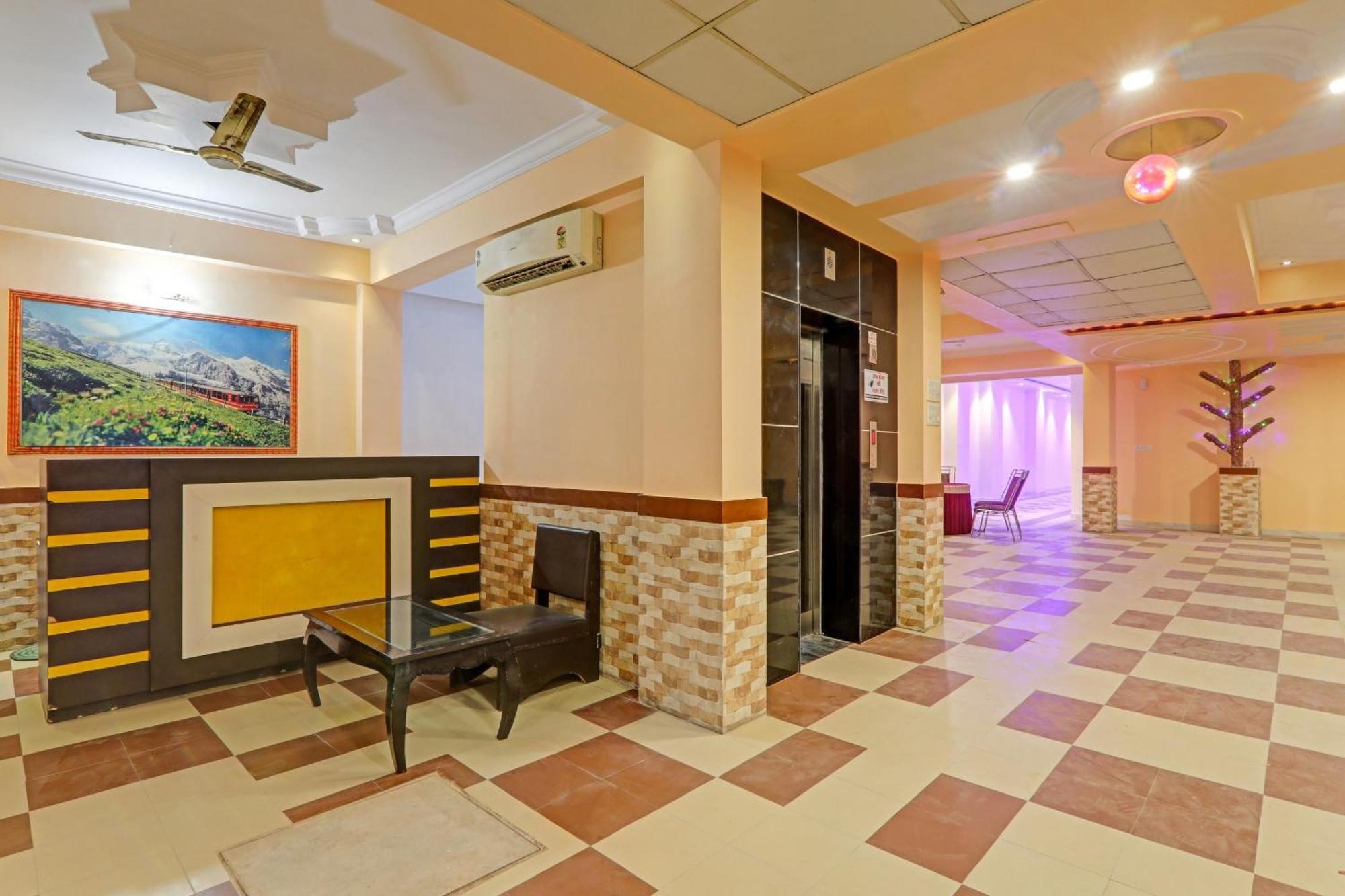 Super Capital O Townhouse Govinda Royal Hotel Kanpur Ngoại thất bức ảnh