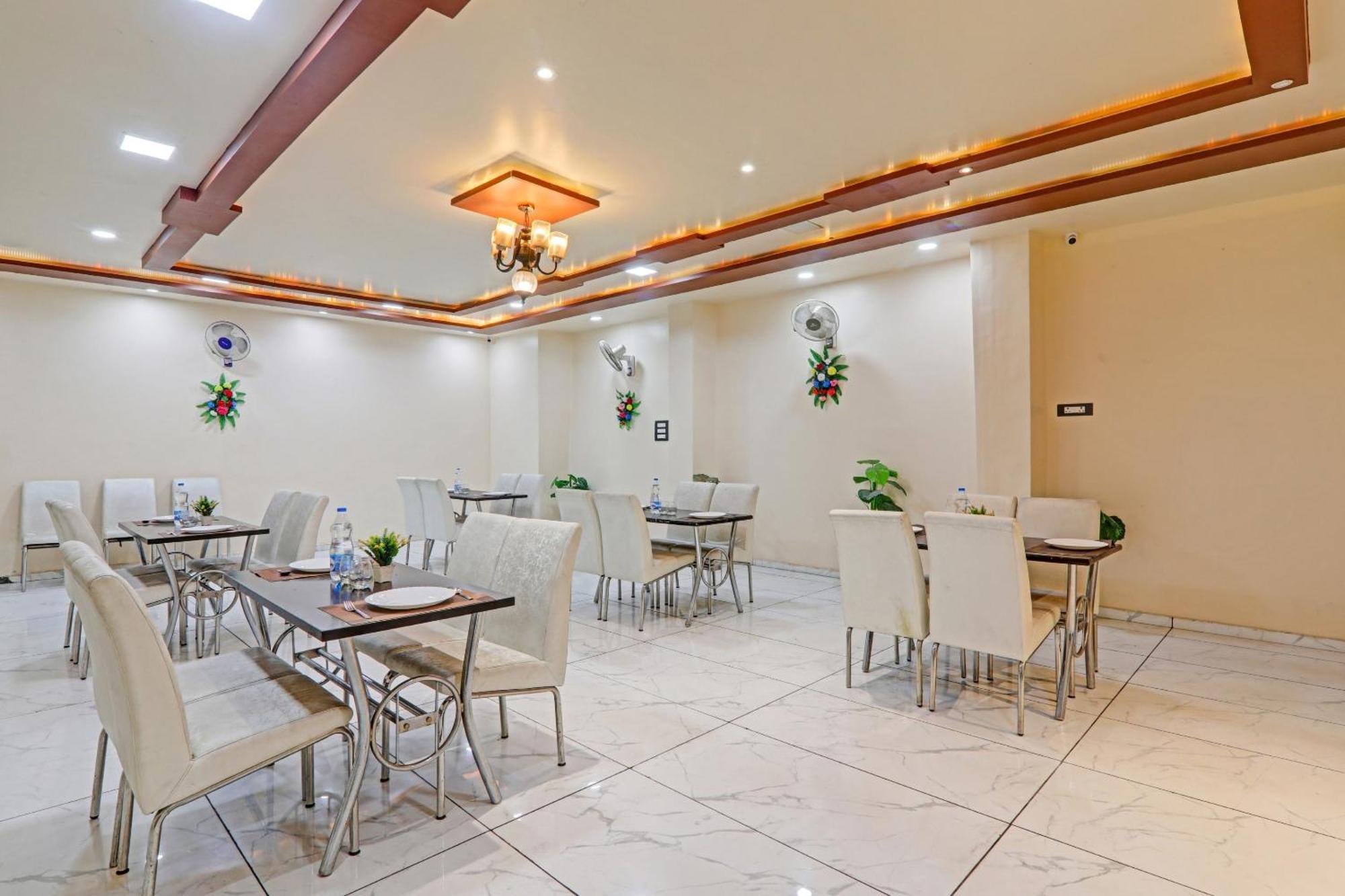 Super Capital O Townhouse Govinda Royal Hotel Kanpur Ngoại thất bức ảnh