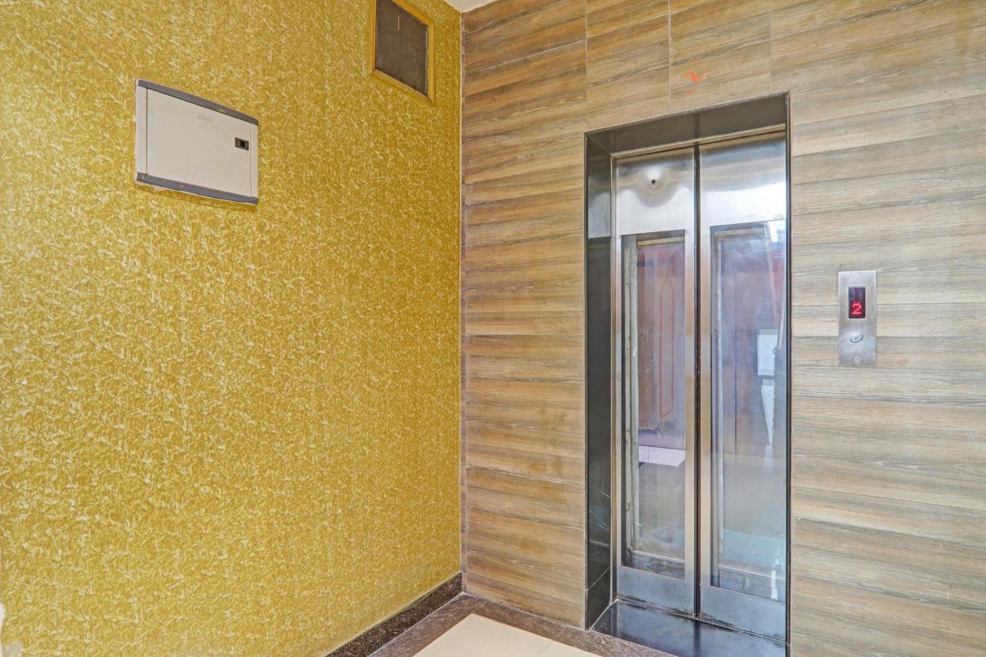 Super Capital O Townhouse Govinda Royal Hotel Kanpur Ngoại thất bức ảnh