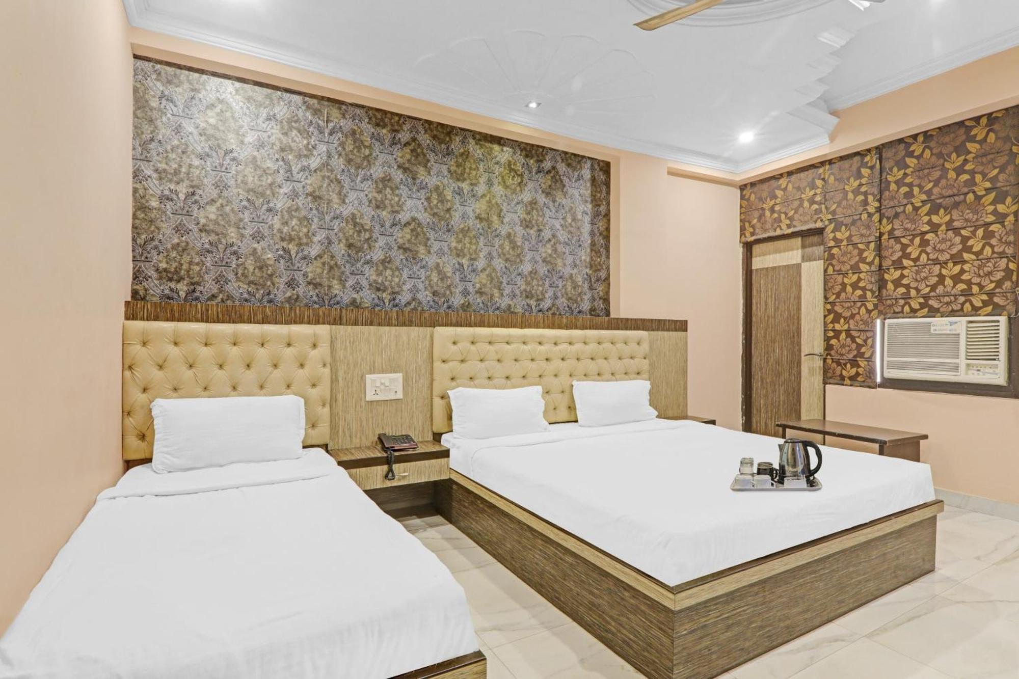 Super Capital O Townhouse Govinda Royal Hotel Kanpur Ngoại thất bức ảnh