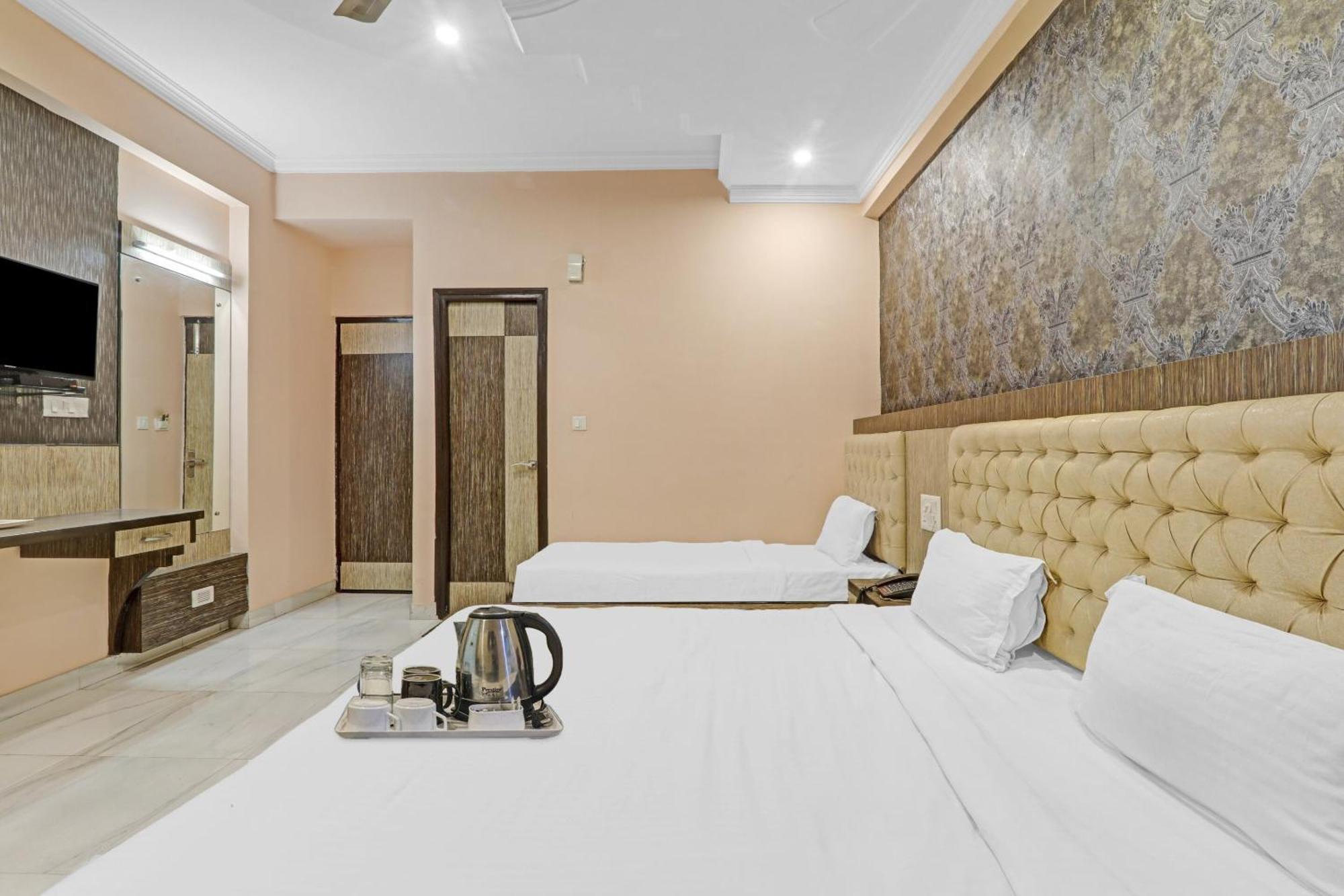 Super Capital O Townhouse Govinda Royal Hotel Kanpur Ngoại thất bức ảnh
